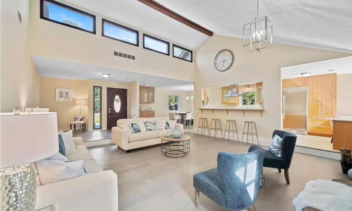 Fayetteville House | 1 Acre Bright Beauty Near shops, Trilith, US Soccer & Airport