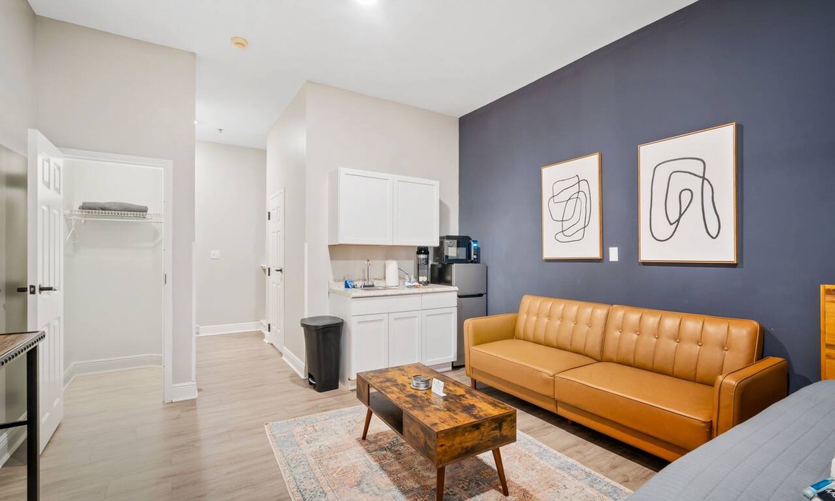 Grand Bay Apartment | 1 Bedroom Apartment at Oak + Fountain #19