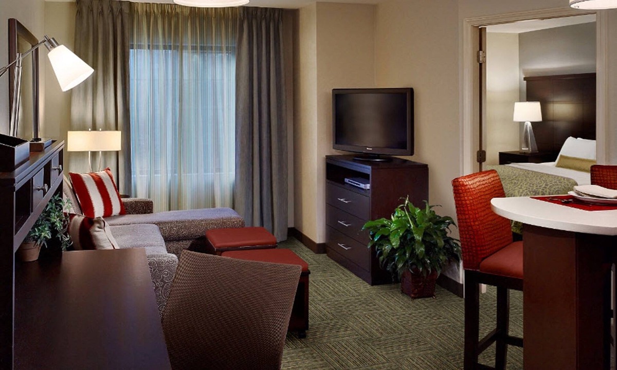 Dearborn Condo | 1 Bedroom | Indoor Pool, Hot Tub, Free Breakfast