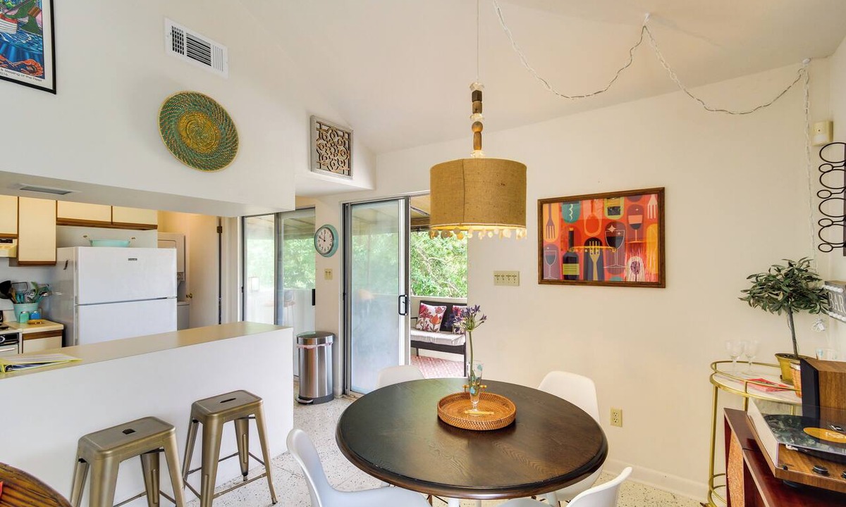 Biloxi Apartment | 1 Block to Beach: Biloxi Hidden Gem w/Gulf View