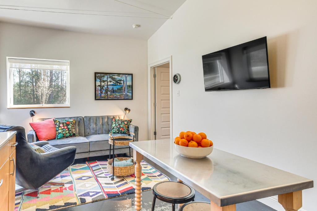 Latimer Apartment | 10 Mi to Biloxi Beach & Casinos! Peaceful Retreat