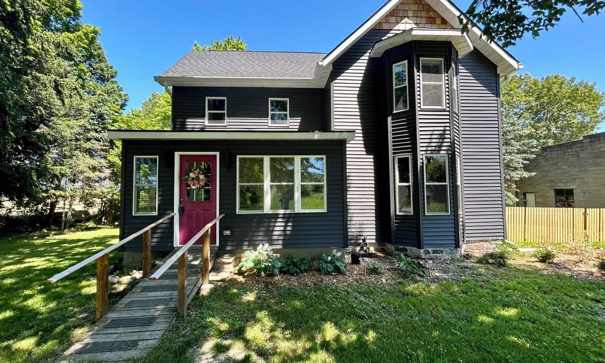 Berrien Springs Other | 10 min to Beach! Clean Spacious Designer wine country Farmhouse fenced-in yard