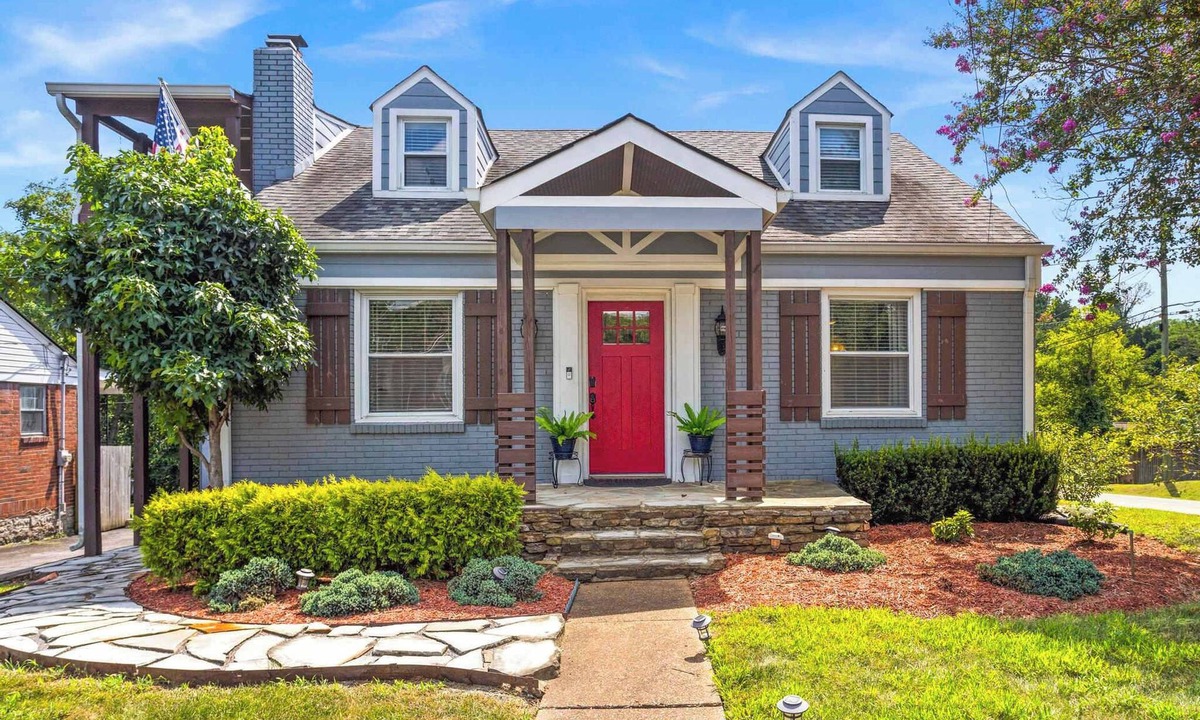 Inglewood House | 1940s Bungalow| Deck+Chef's Kitchen| Dog Friendly
