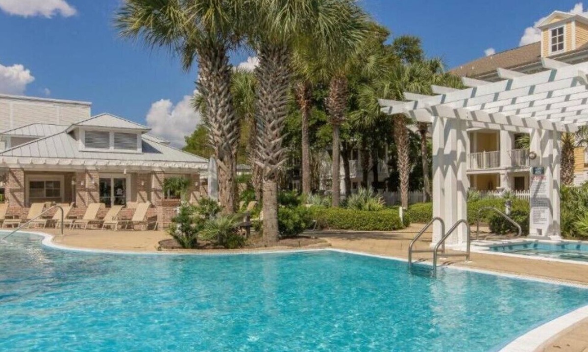 Baytowne Wharf Condo | 1BR/2BA Stunner in the Village of Baytowne Wharf