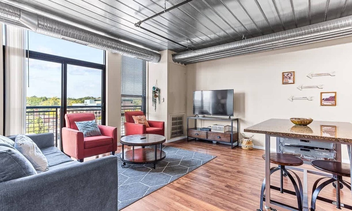 Old West Side Apartment | 2 Apts w King Beds - Near Kerrytown