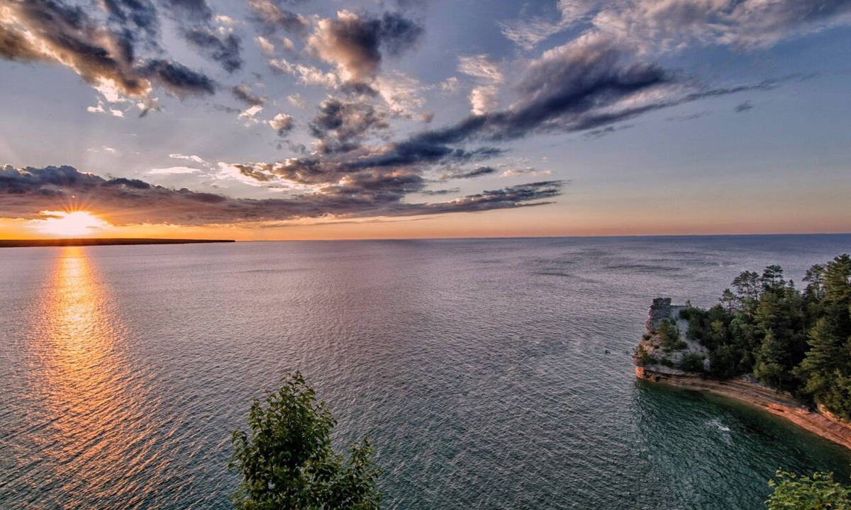 Marquette Apartment | 2-Bedroom Suite | 1 King & 2 Doubles, MI