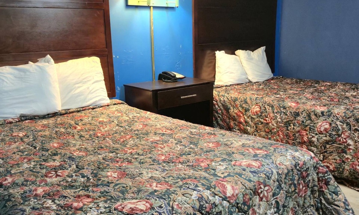 Cleveland Hotel | 2 Cleveland Budget-Friendly Rooms Near Restaurants & Local Attractions