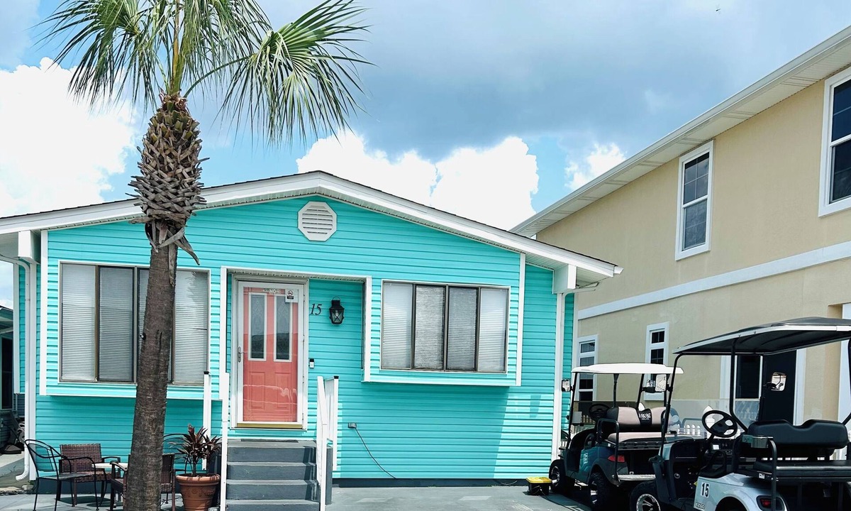 Lower Grand Lagoon Resort | 2 King Beds- 2 Golf Carts! 2 pools, playground, shuffleboard, putt putt & more!