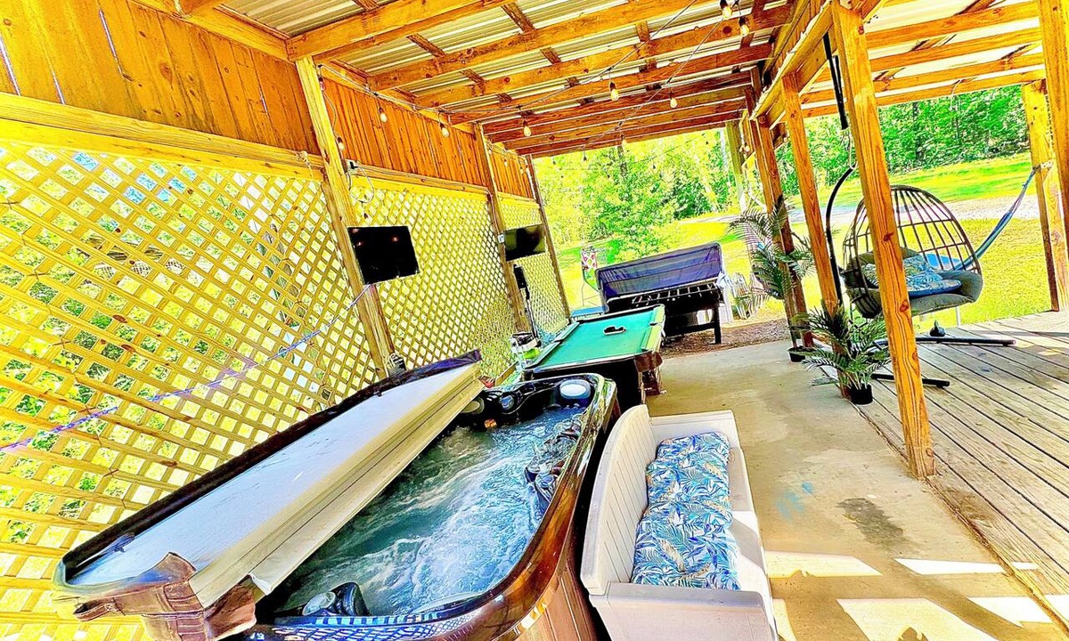 Independence Cabin | 2 Small Country Cabins - King, Queen & Bunkbeds - walk to Sardis Lake - WiFi
