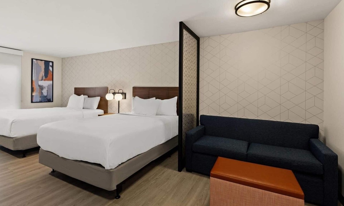 Newnan Hotel | 2 Spacious Units Near Newnan City Center | Gym Access | Free Parking!