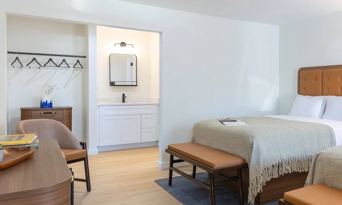 Talbot's Corner Hotel | 2 Welcoming East Nashville Rooms near Ryman Auditorium | Pool Access!