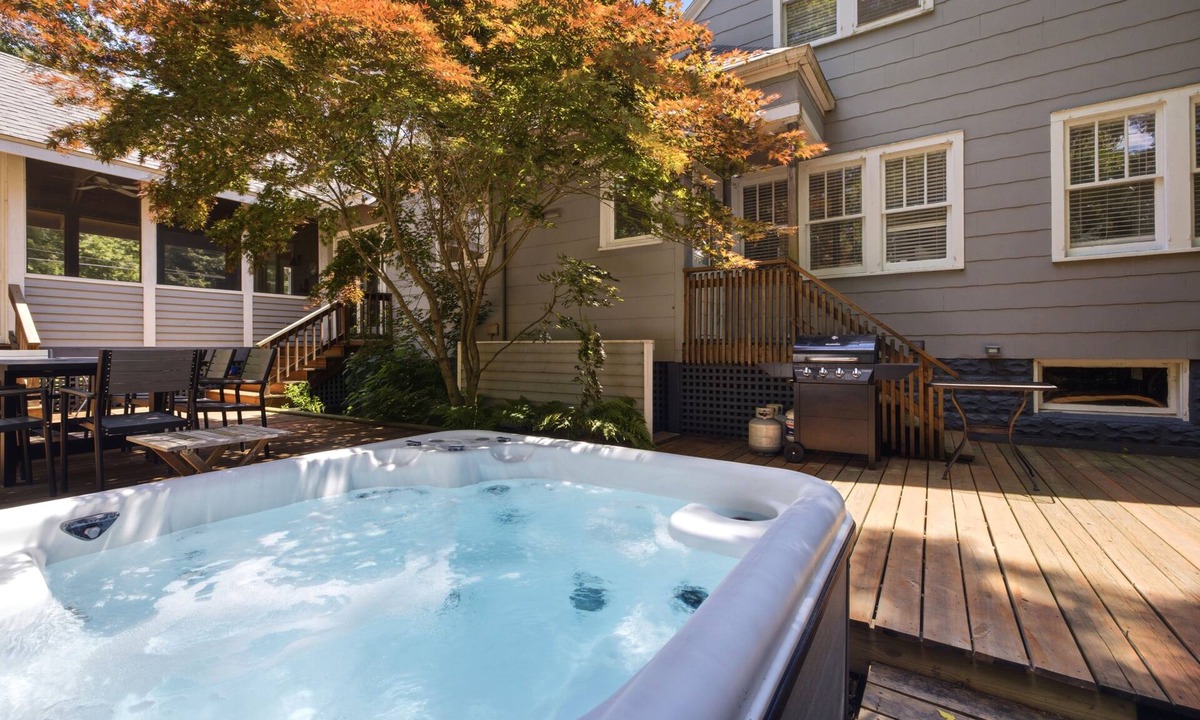 New Buffalo Cottage | (2027 OPEN!) Union Pier Beach Style Cottage Close to Lake Michigan!