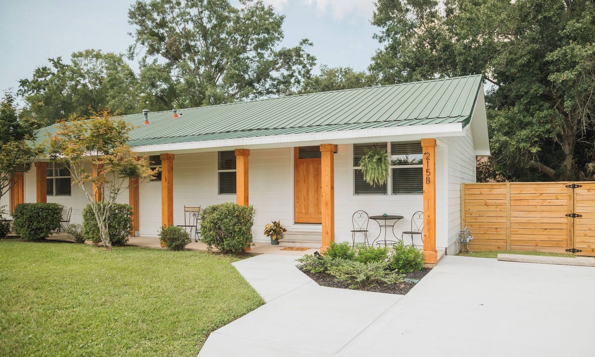 Ocean Springs House | 2BR/1BA in Golf Cart District near Beaches and Downtown! The Beachcomber B