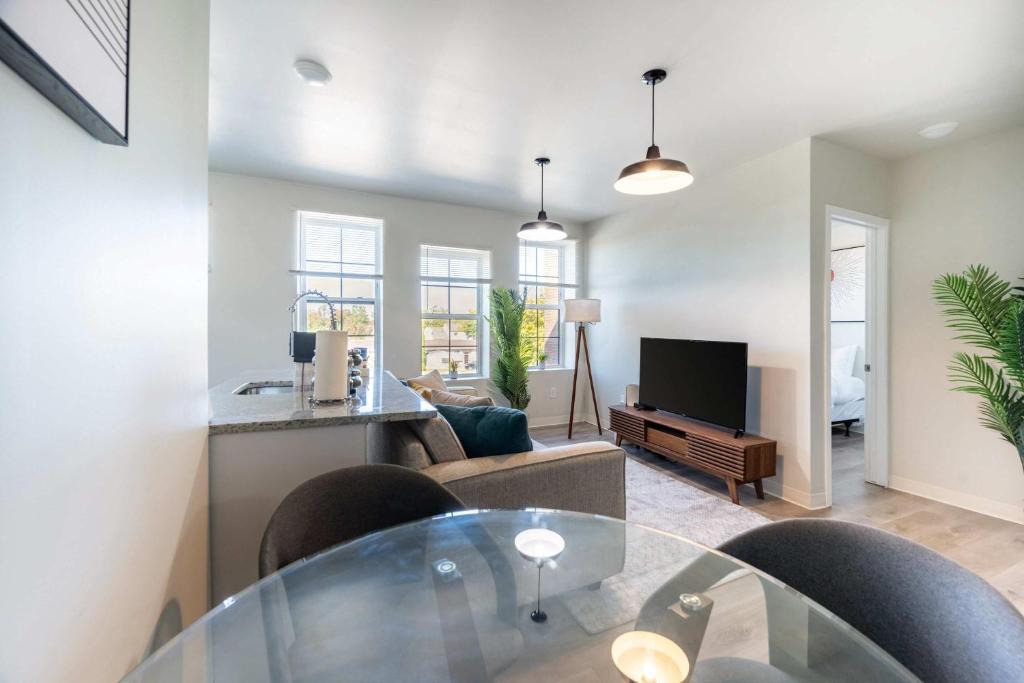 New Center Detroit Apartment | 2BR Exclusive Retreat Near Henry Ford