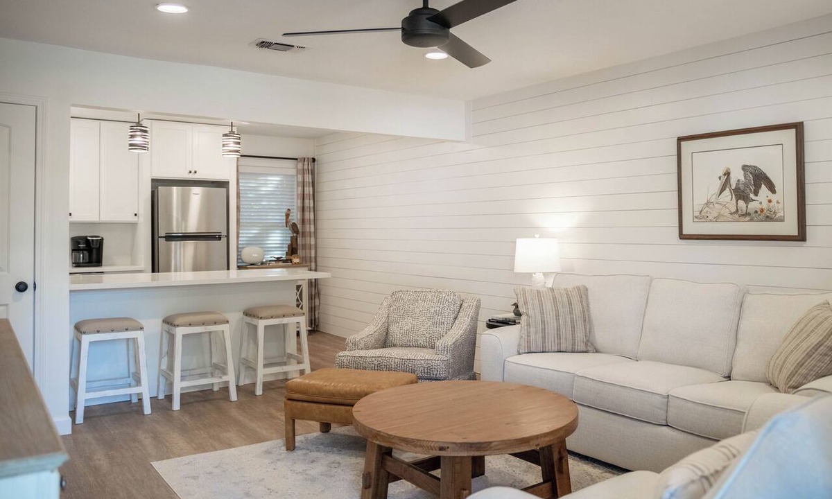 Biloxi Condo | 2BR w/POOL & GOLF CART! Perfect location near the Beach and Downtown! Porter #6
