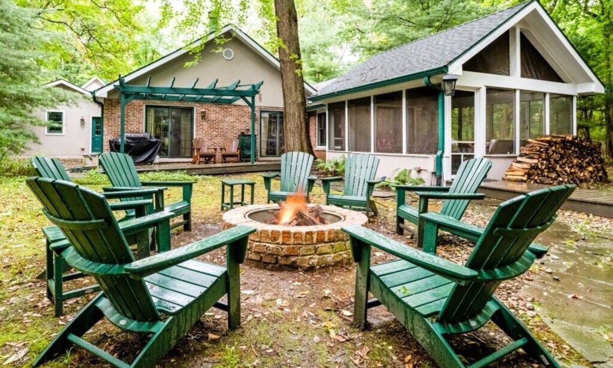 Harbert Cottage | (3 Nt Min!) Harbert Home With Hot Tub & Close To Beach!