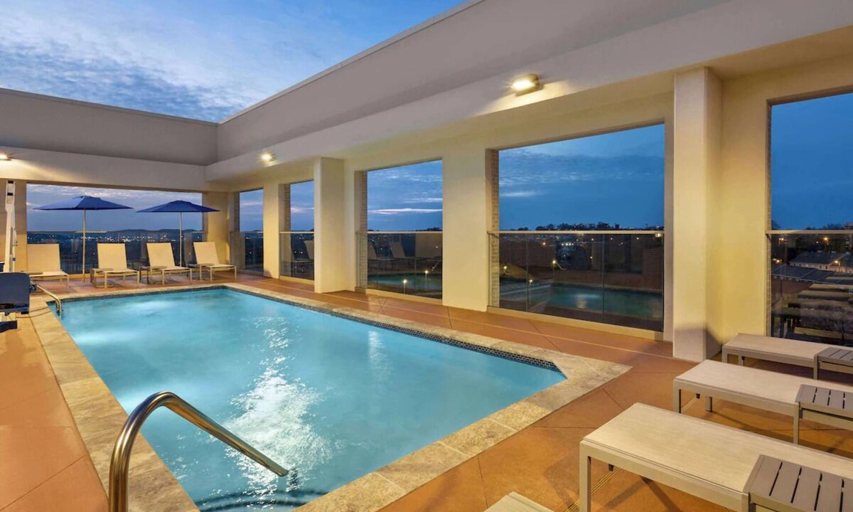 West End Hotel | 3 Pet-Friendly Studio Suites Near Nashville International Airport - 10 mi