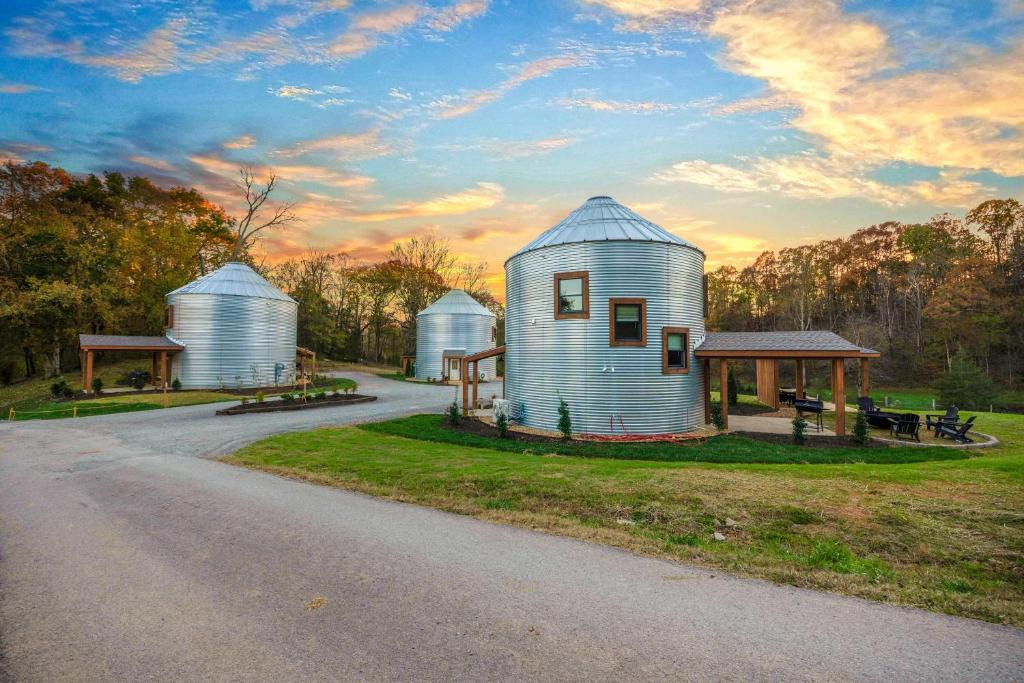 Lookout Valley Neighborhood Association House | 3 Silos Sleeps 12 - Chattanooga - Hot Tubs