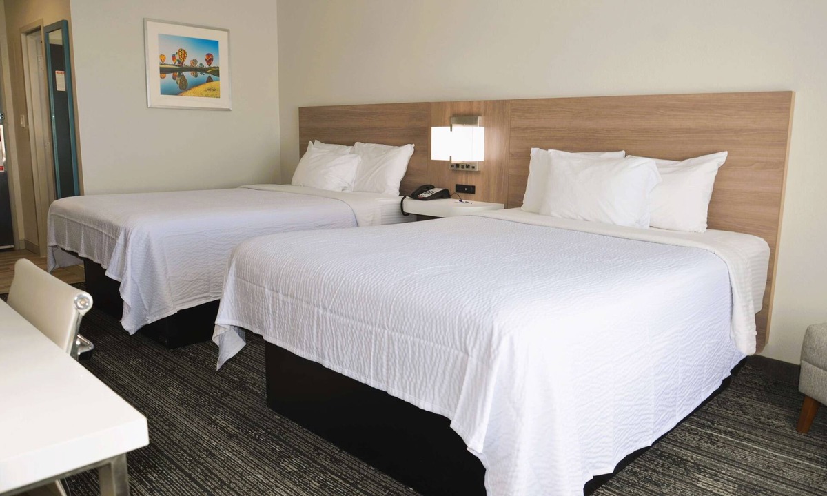Foley Hotel | 3 Units | Convenient Stay Near Foley Sports Complex - 1.21 mi | Free Parking