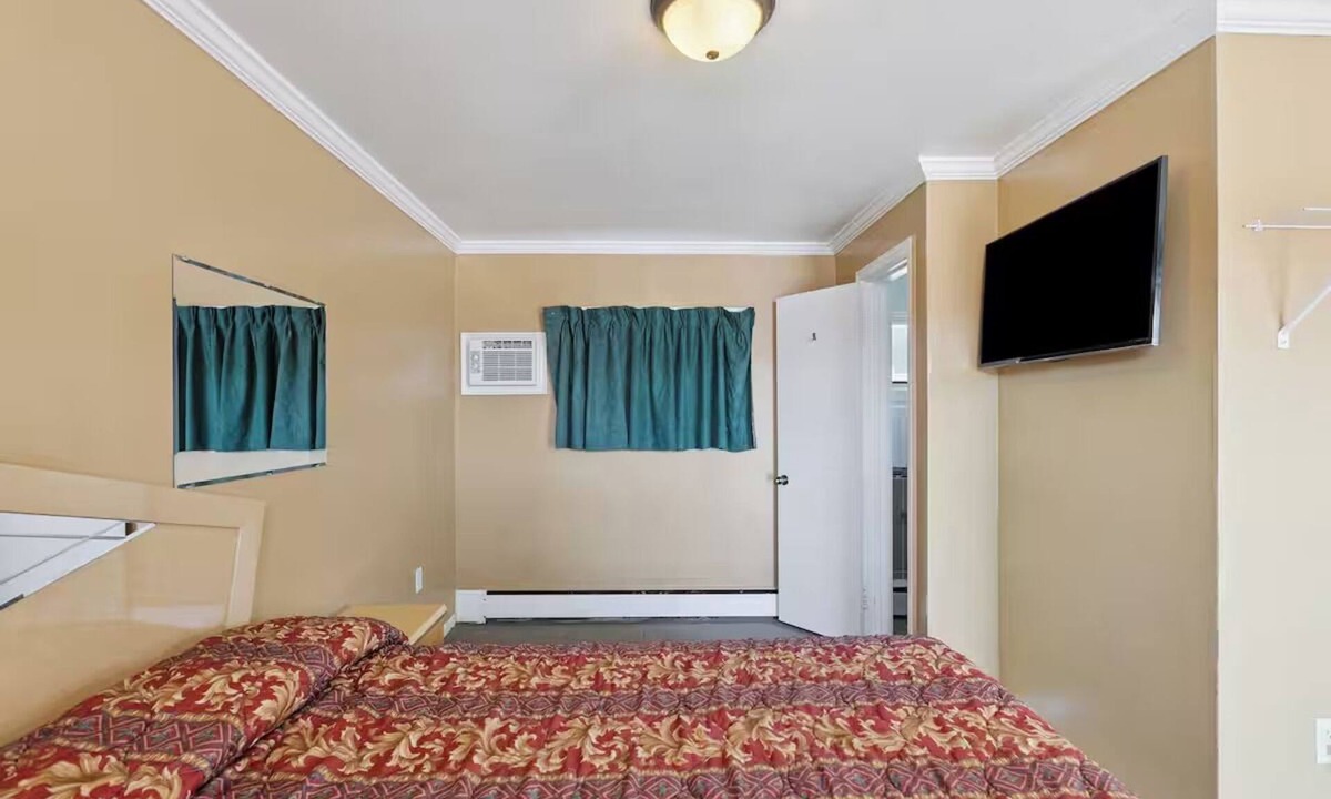 Shields Hotel | 3 Welcoming Rooms w/Free Parking Near Shops | Perfect for Road Trips