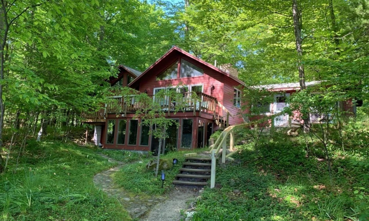 Traverse City House | 4 Bdrm Beach Front Home on Traverse Bay! Summer 2026 Openings!