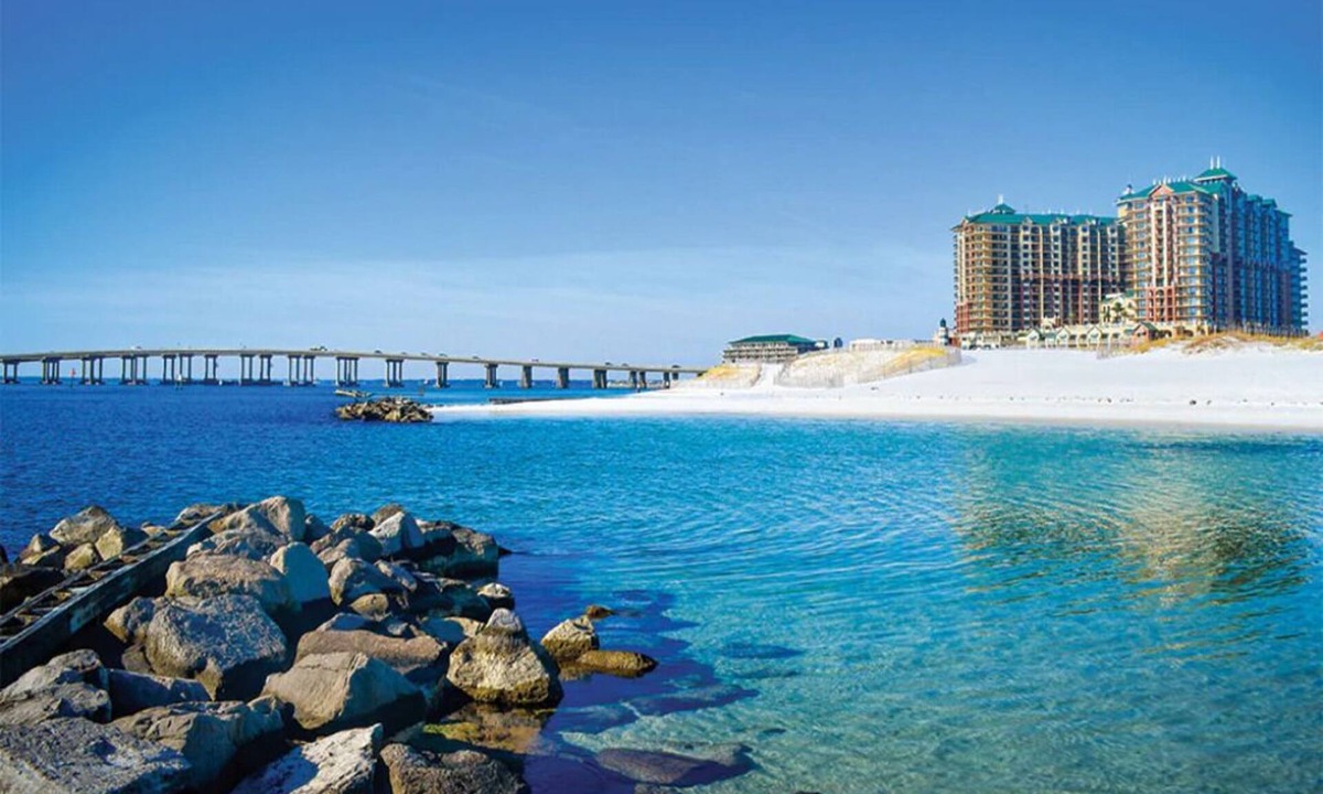 Holiday Isle Resort | 4 Bedroom Plus, Harbor View, on Destin Beach, Wyndham Emerald Grande!