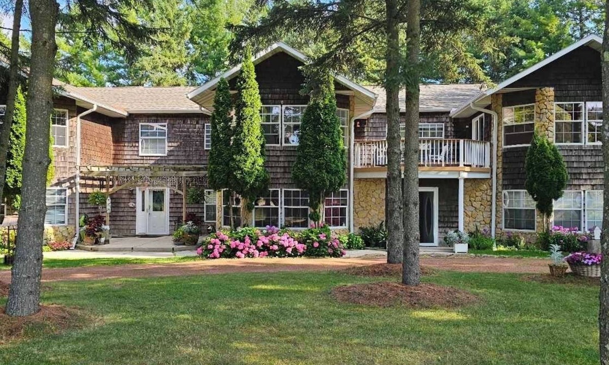 Idlewild House | 4 bedrooms, 2 bathrooms and a three-season playroom, Second-floor Unit.