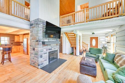 Jonesville House | 4 Mi to Dtwn: Spacious Family Cabin in Jonesville!