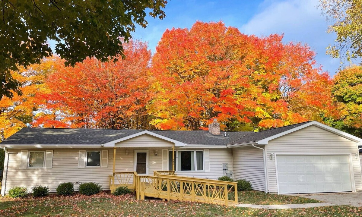 Frankfort House | 4BR 2BA Home Perfect for a Family in Frankfort