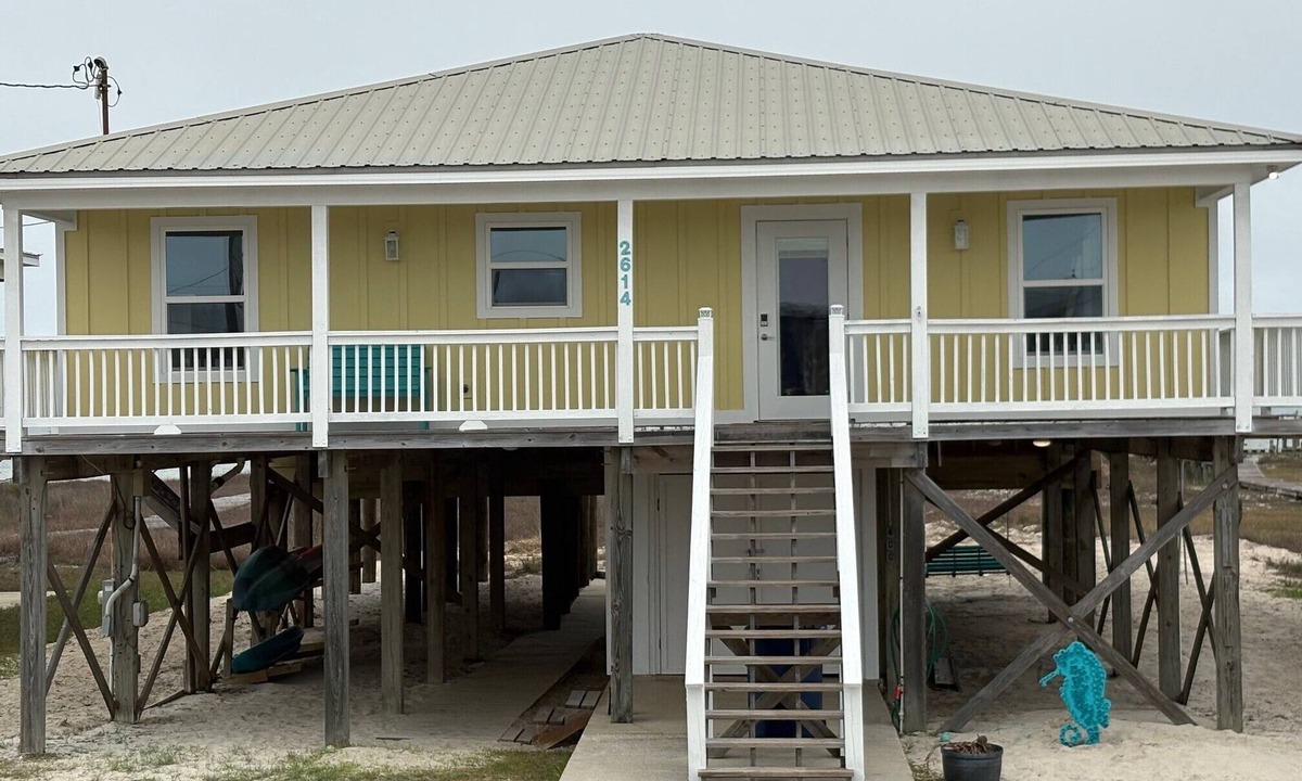 Dauphin Island House | 4BR/3BA with Private Beach, Pier/Boat Lift, Dog Friendly, Free Kayaks, Best WiFi