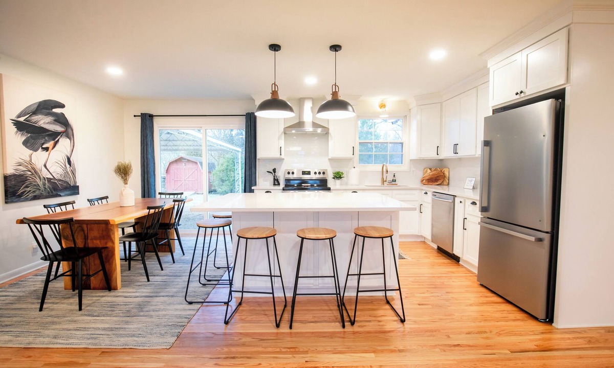 Franklin House | 5BR Franklin Retreat w/Private Studio & Big Yard
