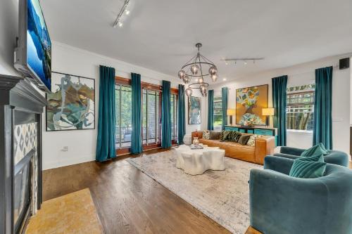Inman Park House | 5BR Inman Park Home Private Terrace Suite
