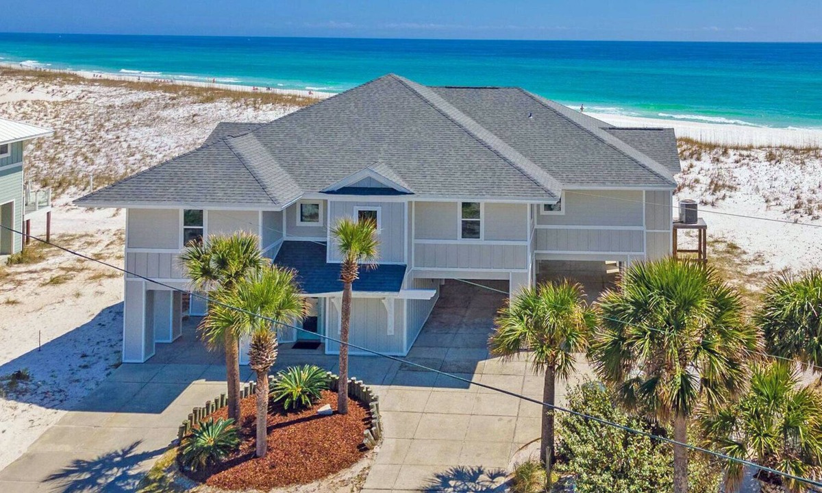 Villa Primera House | 6 BR Gulf Front Home | Private Pool | Event Friendly | Pet Friendly | Slps 22