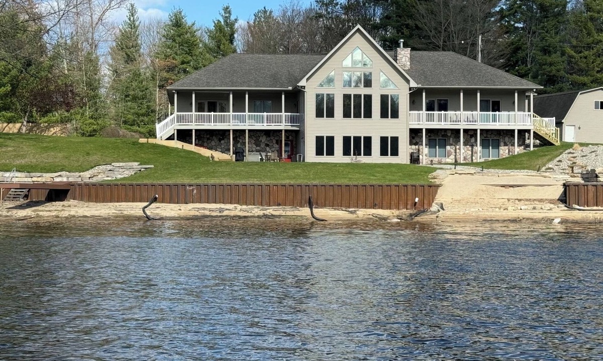 Gladwin House | 8 Bedrooms 14 Beds 5 full bath lakefront home w/hot tub & fire pit, sleeps 25!