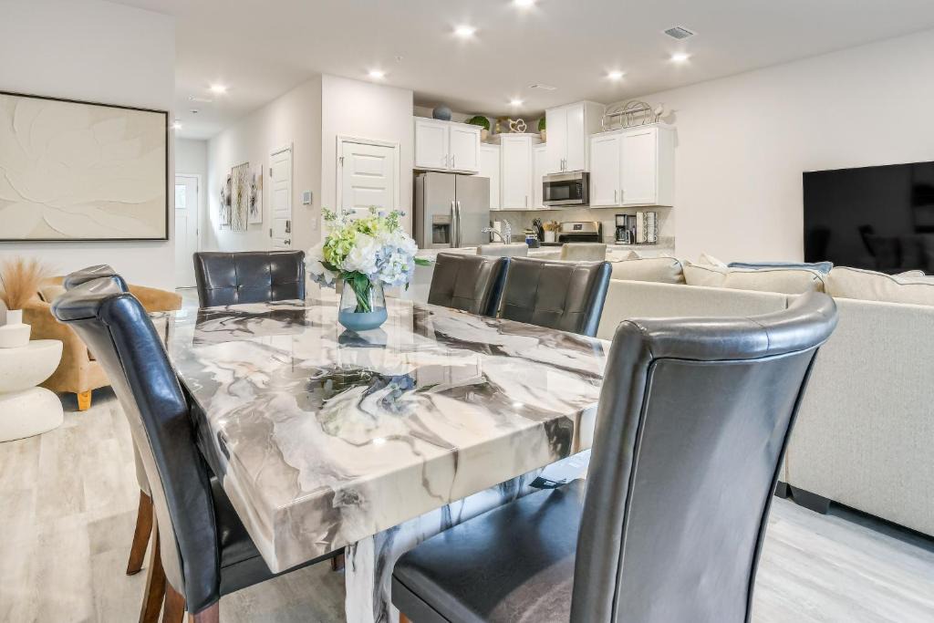 Florida Panhandle House | 8 Mi to Dtwn Pensacola: Modern Escape w/Patio!