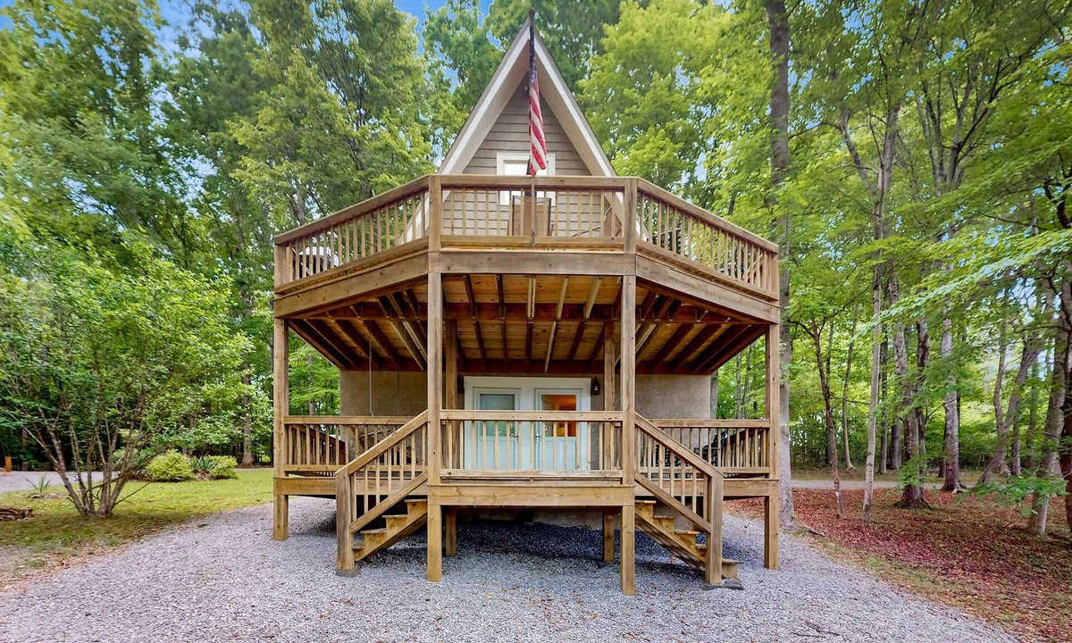 Flat Hollow Marina House | A Frame Cabin, Sleeps 9, Pickleball Court, Boat Slip