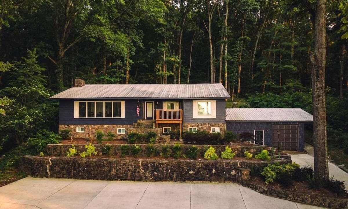 Guntersville House | A Lakeview Getaway in Guntersville, AL