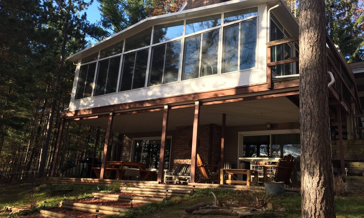 Rose City House | Abbott Lake House: Summer Waterfront Paradise for the Whole Family
