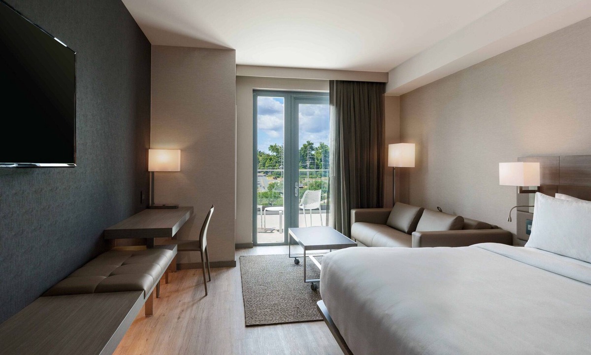 Tallahassee Hotel | AC Hotel by Marriott Tallahassee Universities at the Capitol