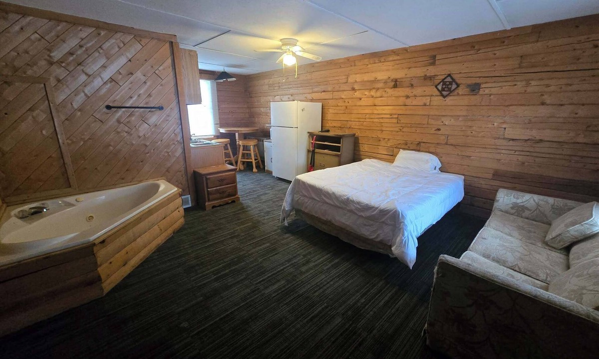 Chassell Cabin | AC4 Northwoods Getaway perfect for relaxing getaway