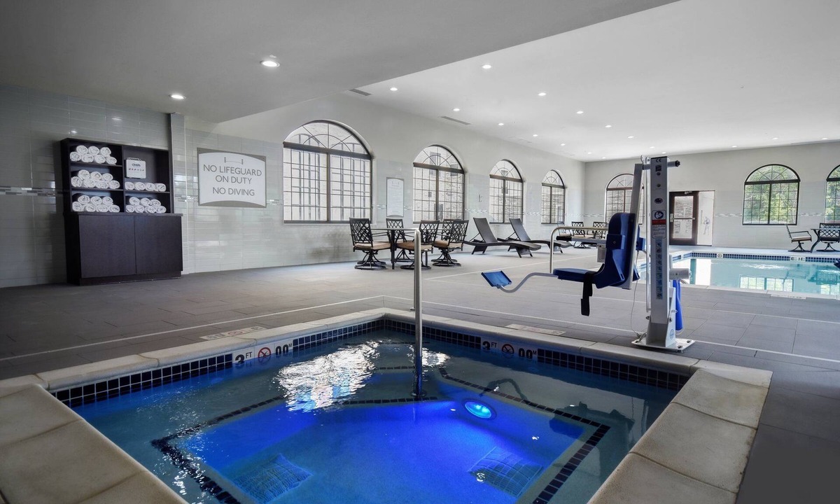 Holland Apartment | ADA Suite | Breakfast Included | Near Downtown