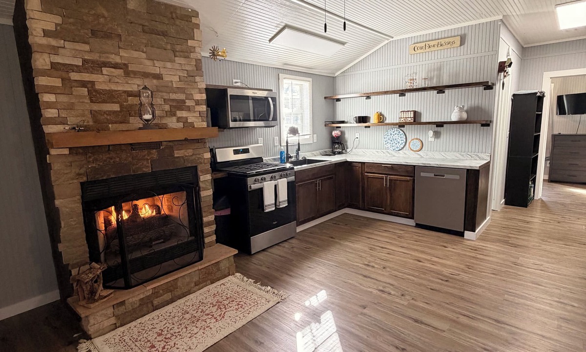 Monteagle House | Adorable 1-bedroom tiny home with AC and fire place in charming Monteagle