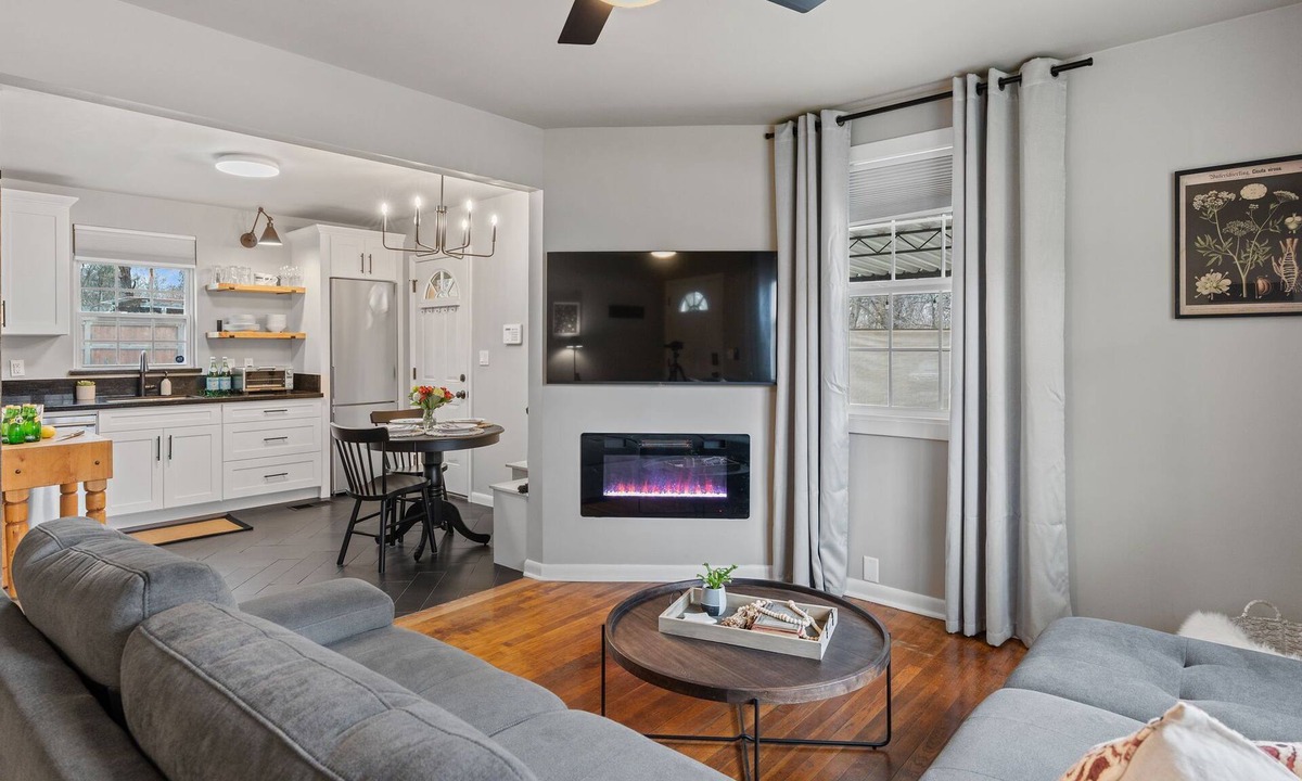 Franklin Cottage | Adorable cottage in Franklin l Detached home l Pet friendly l Close to town