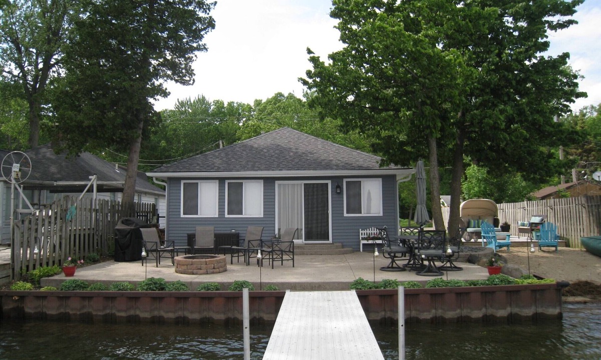 Lapeer Cottage | All Sports Lake/Golf, minutes from many players
