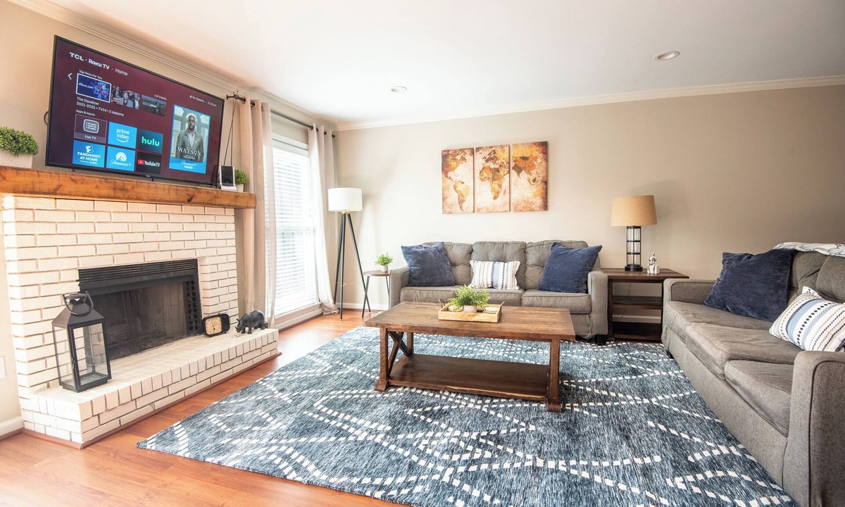 Homewood House | Ashwood Heights | 2.5 Baths/King Beds/Free Parking