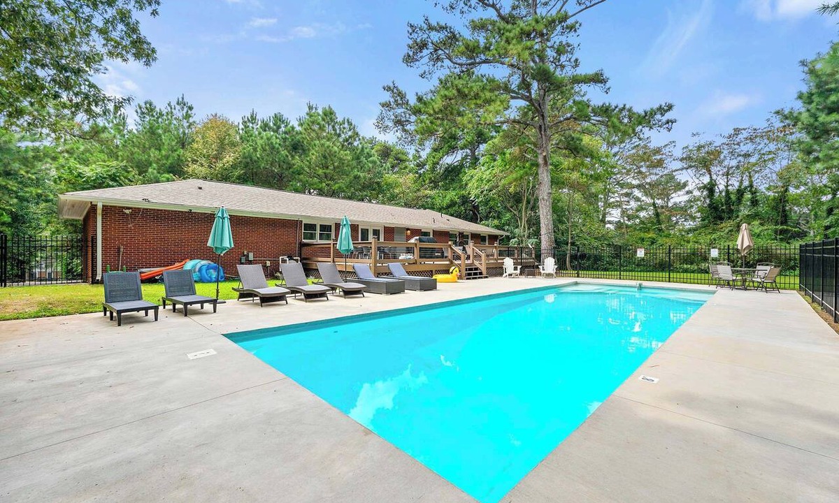 East Point Villa | ATL airport pool villa, sleeps 10
