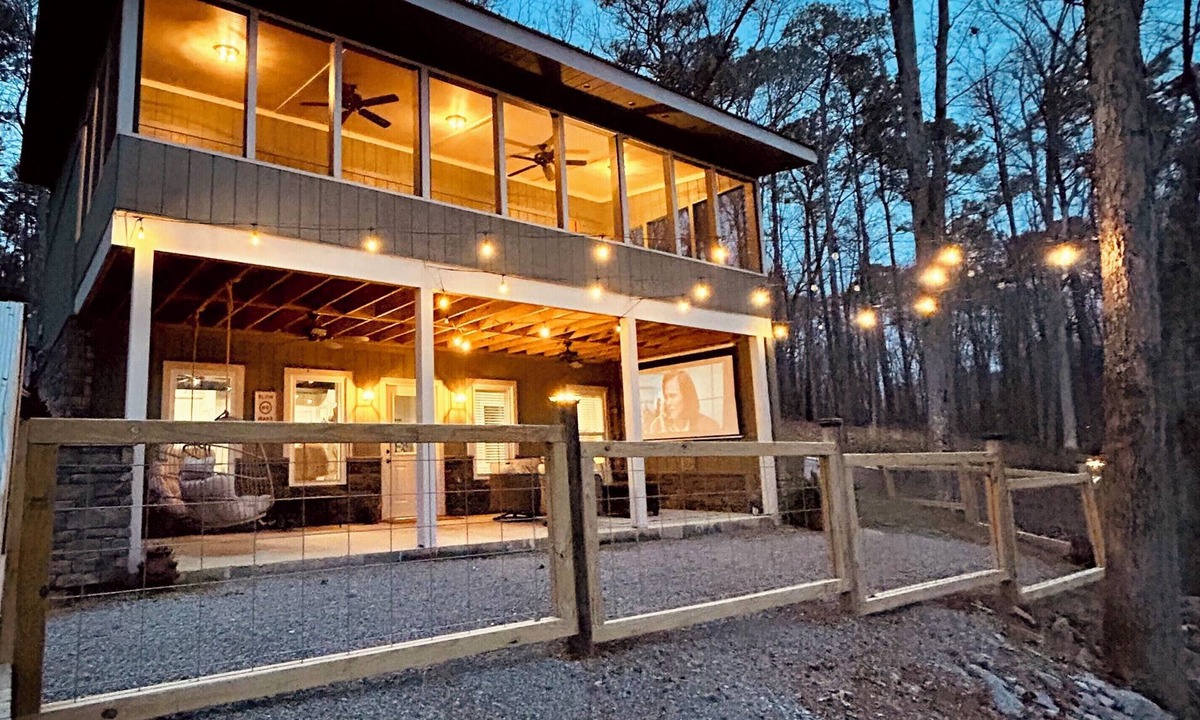 Cullman House | Aug 14-16 Open Dock + 3 Kayaks Outdoor Movies