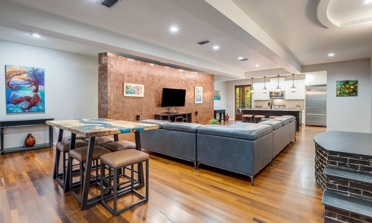 Baytowne Wharf Condo | August 16- 30 *Open Baytowne* Pet Friendly*2 Balconies*Pool*Hot Tub*Kiddie Pool