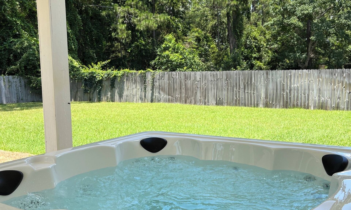 Navarre House | - August Deals - Beach Retreat with private Hot Tub & 5 min. to Navarre Beach
