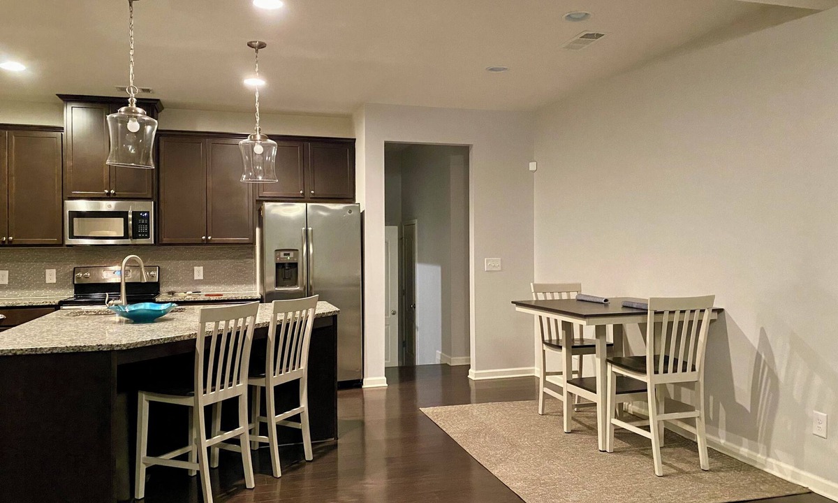 Fairburn House | Awesome 2-Bedroom Full House near ATL Airport easy highway access to ATL Stadium
